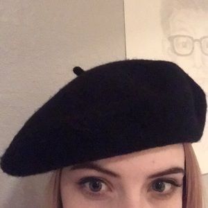 Black beret (2)